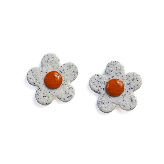 Textured Daisy Stud Earrings